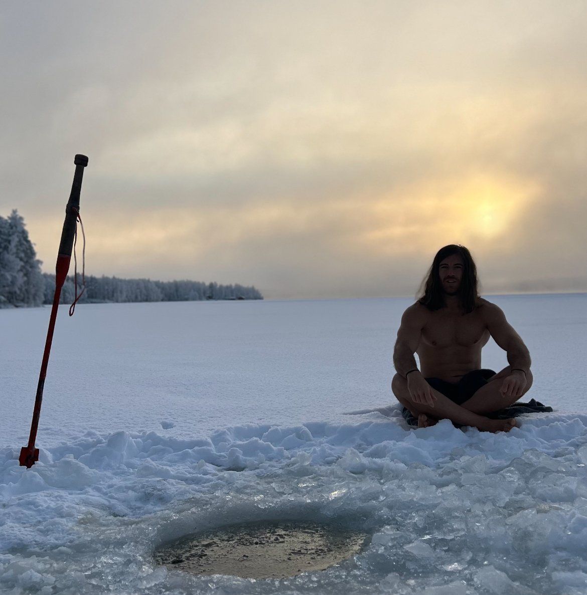 Pedro Vivar sobre el hielo en Finlandia, durante la Experiencia Fin del Mundo